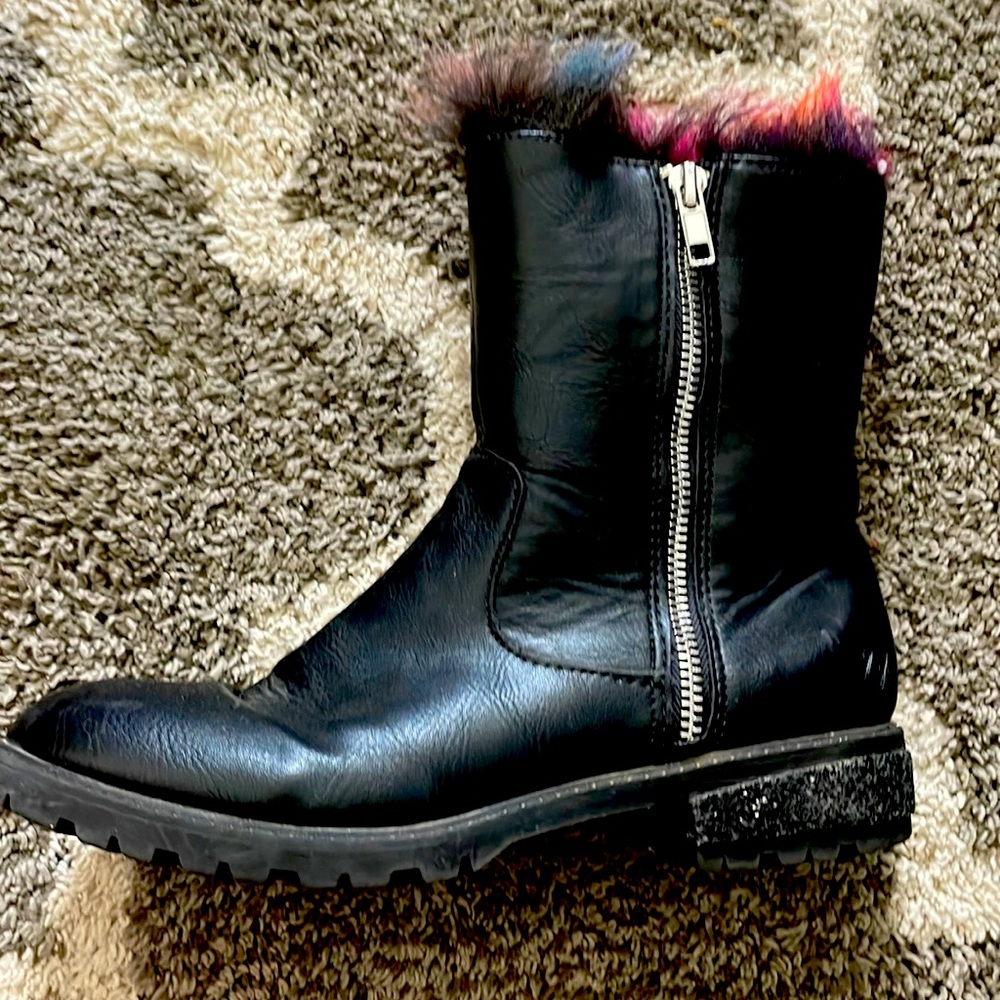 Steve Madden size 5 black fur boots